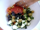 Zeleninový šalát s olivami