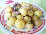 Teplý zemiakový šalát