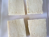 Vyprážané tofu v sezame