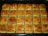 Orechový zákusok  z lístkového cesta (niečo ako baklava)