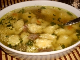 Hovädzia polievka so syrovými knedlíčky - Hovězí polévka se sýrovými knedlíčky