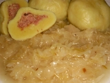 Knedliky zo zemiakovej kaše plnené údeným mäsom / Knedlíky s uzeným masem z bramborové kaše