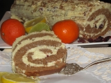 Zimná čokoládová roláda s kandizovaným ovocím vo vanilkovom kréme