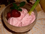 Jogurtovo - jahodová zmrzlina