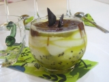 Osviežujúci pohár s kiwi