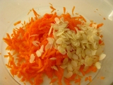 Rezeň v mrkvovo-mandľovom kabáte s bylinkovou zemiakovou kašou