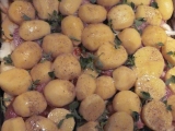 Roštenky pod zemiakmi z pekáča
