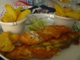 Anglická vyprážaná ryba s hranolkami - fish and chips