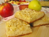 Kysnutý jablkovo maslový koláč s marcipánom