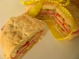 Oblozený sendvič - talianska muffuletta