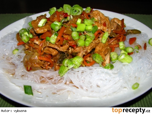 Thajská varianta hydinoveho mäsa / wok