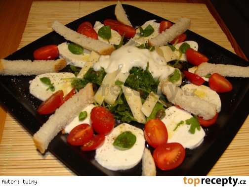 Zeleninový šalát s mozarellou a eidamom/Zeleninový salát s mozarellou a eidamem
