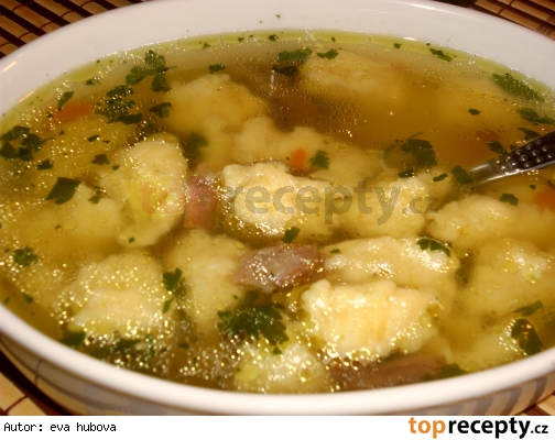 Hovädzia polievka so syrovými knedlíčky - Hovězí polévka se sýrovými knedlíčky