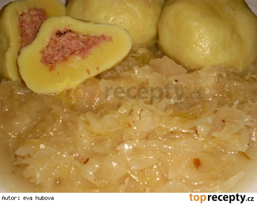 Knedliky zo zemiakovej kaše plnené údeným mäsom / Knedlíky s uzeným masem z bramborové kaše