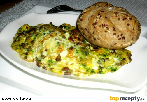 Vaječná omeleta s pestem a houbami